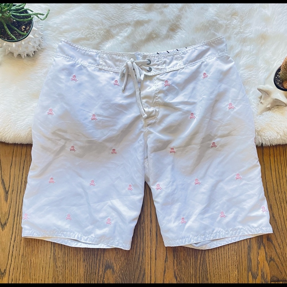 Mens White Large Swim Trunks Pink Skull Cross Bones Mesh Lined Board Shorts EUC